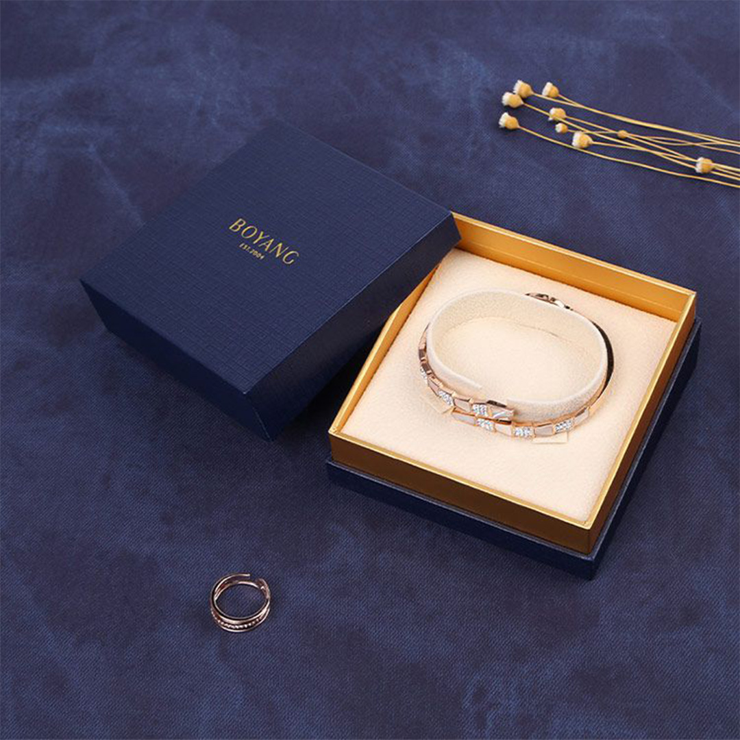 Eco-friendly bangle packaging example