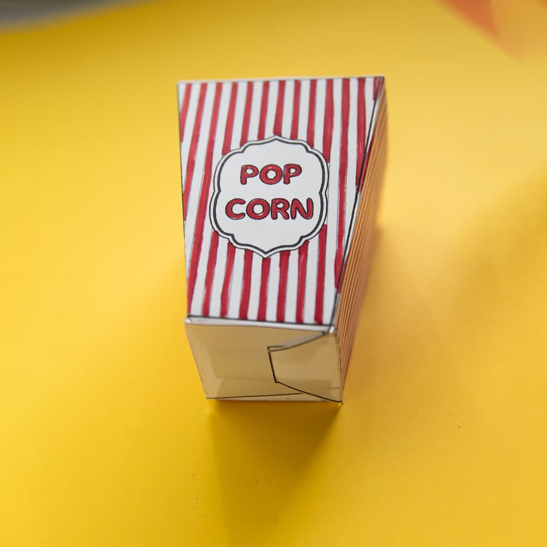 Various sizes of popcorn boxes